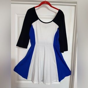 NWT cute mid woman’s dress in sz l. Beautiful electric blue with black and white
